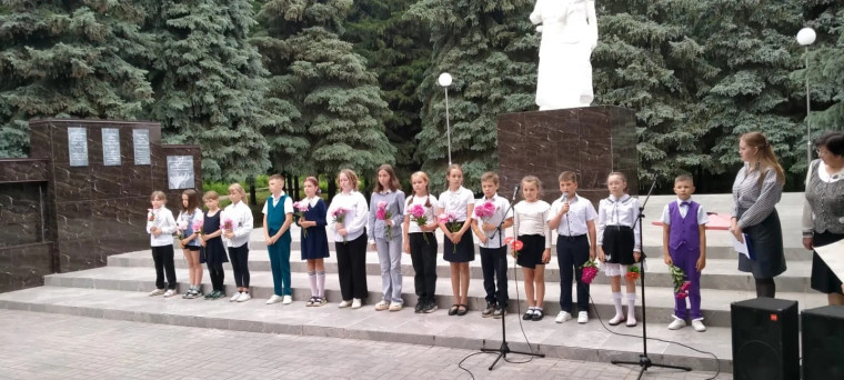 Памятное мероприятие у Мемориала Славы Нижнеиртышского сельского поселения..